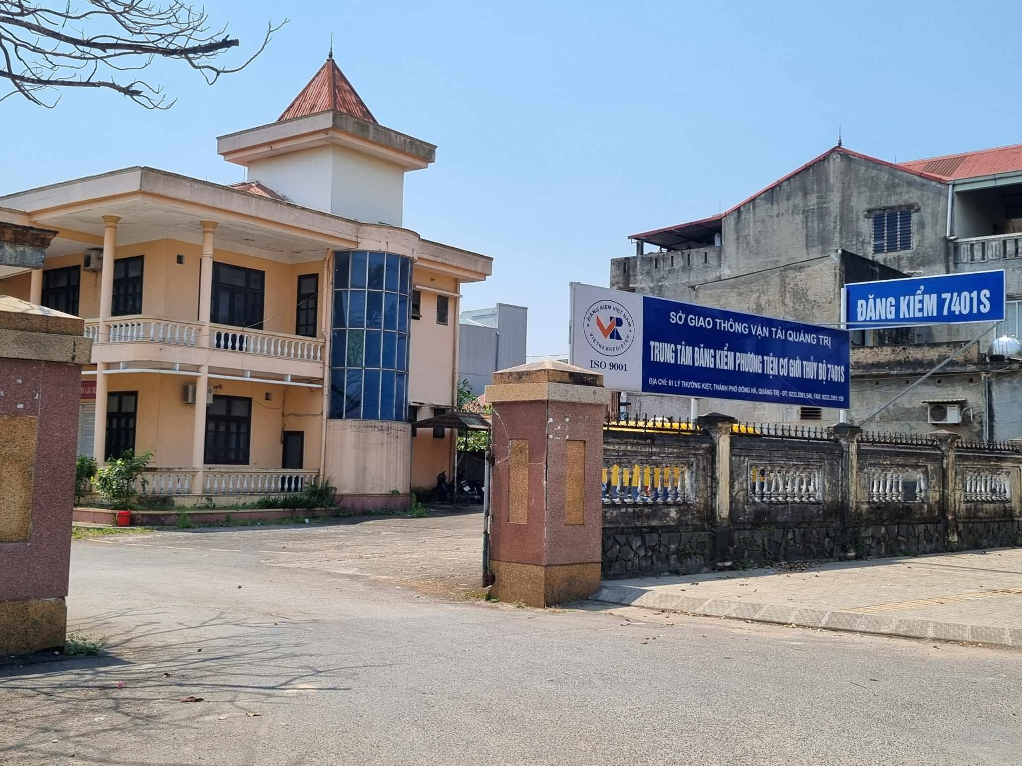 Nhận hối lộ, 2 lãnh đạo trung tâm đăng kiểm ở Quảng Trị bị khởi tố