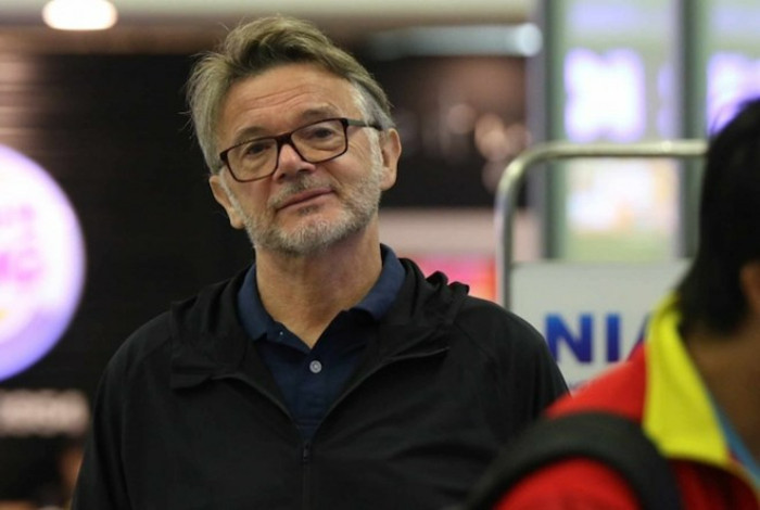 HLV Troussier lặng lẽ rời Việt Nam trong đêm