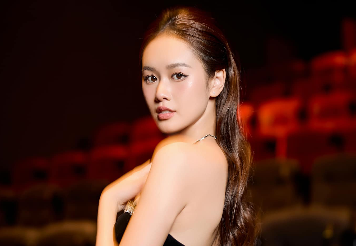 Vợ sắp cưới kém 12 tuổi của diễn viên Anh Đức xinh đẹp thế nào?