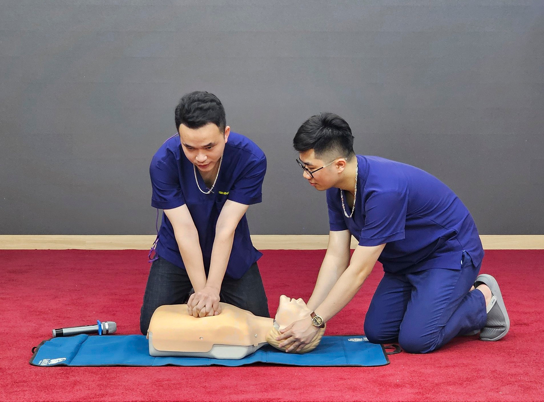 Bác sĩ Bệnh viện Bạch Mai hướng dẫn kỹ năng sơ cứu tai nạn thường gặp 