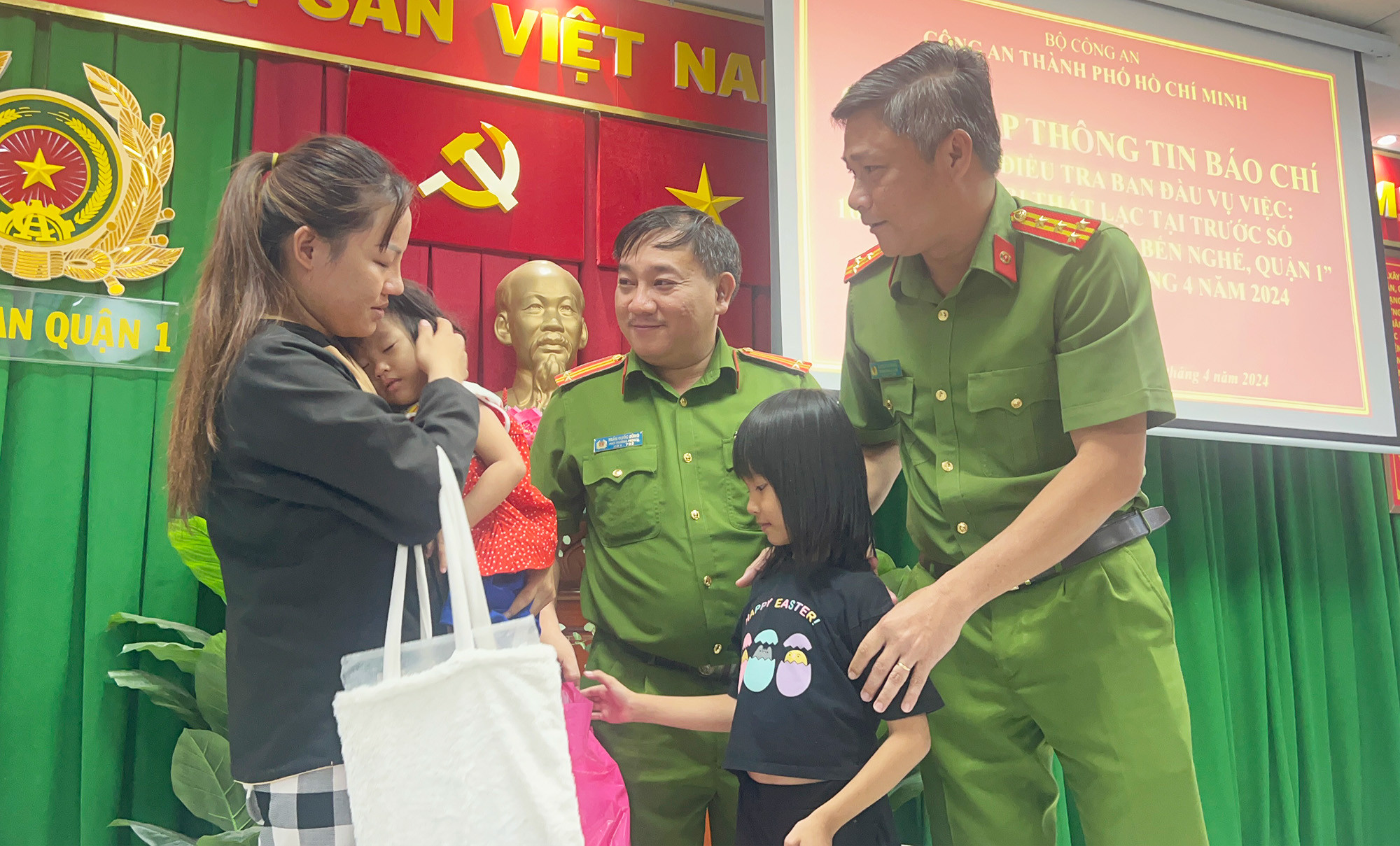 TP.HCM: Giải cứu 2 bé gái bị bắt cóc ở phố đi bộ Nguyễn Huệ