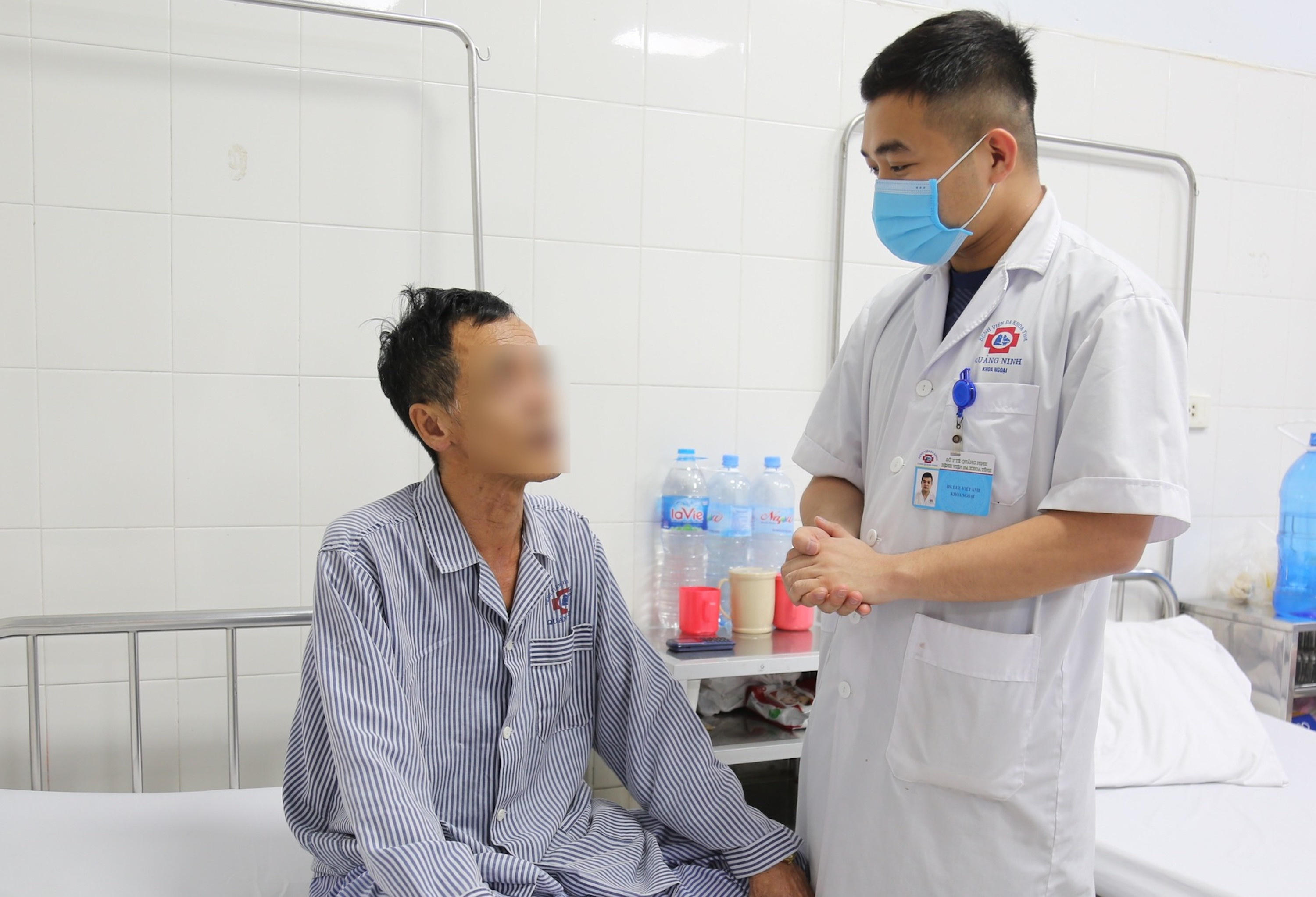 Người đàn ông có bàng quang to gấp 6 lần người thường