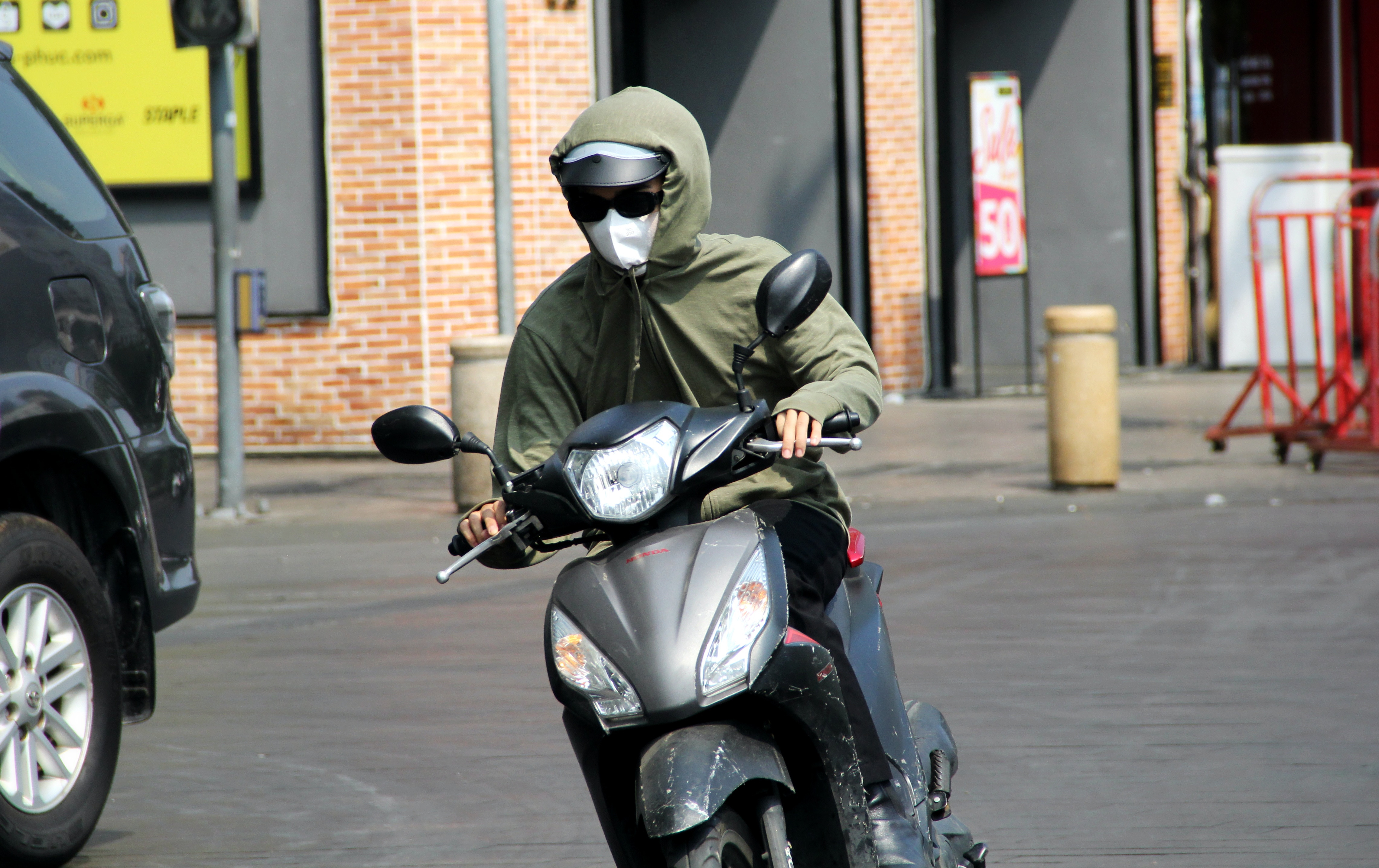 Dự báo thời tiết TP.HCM hôm nay 8/4: Ngày nắng nóng, đêm không mưa