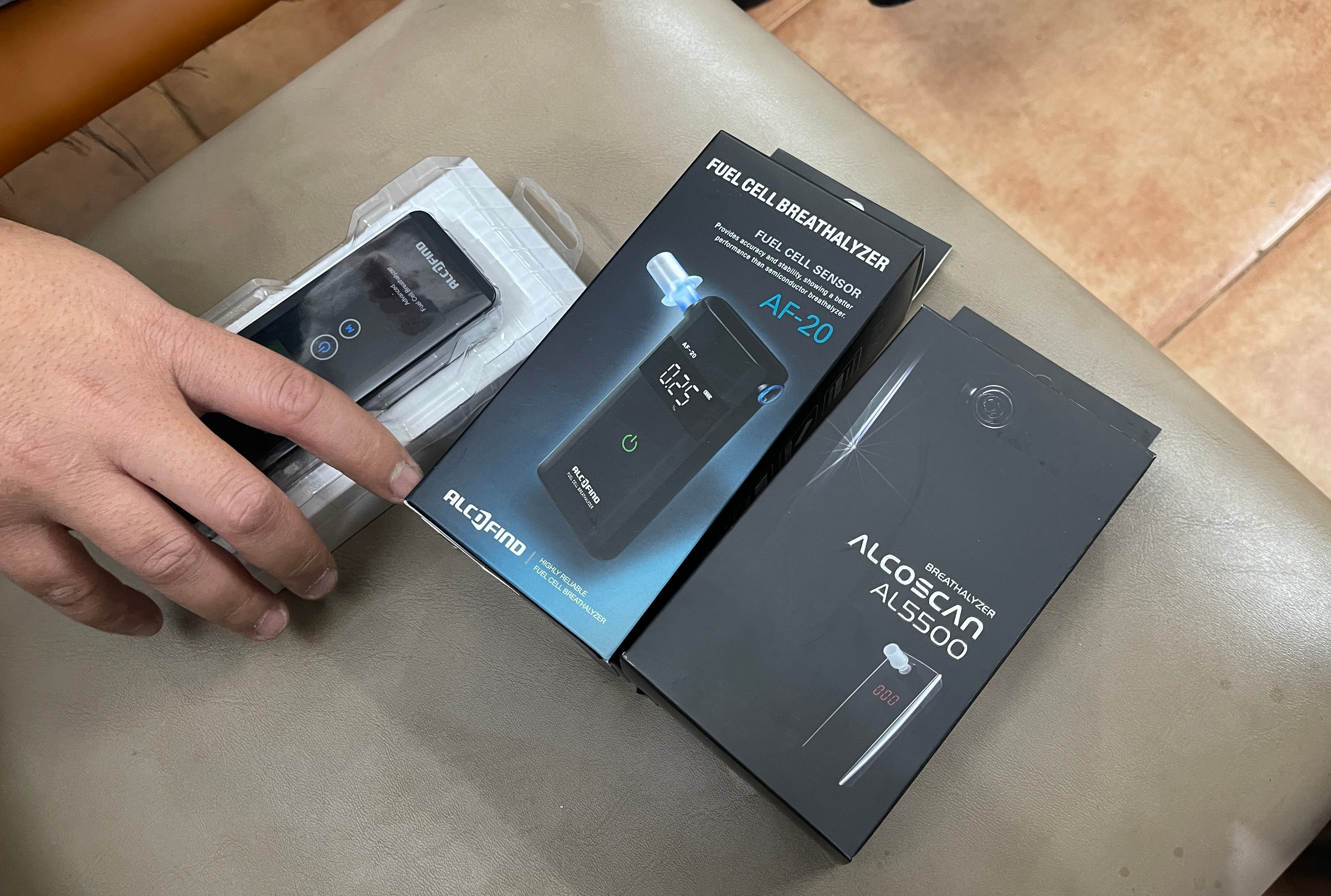 Tràn lan máy đo nồng độ cồn tại nhà, có đáng tin?