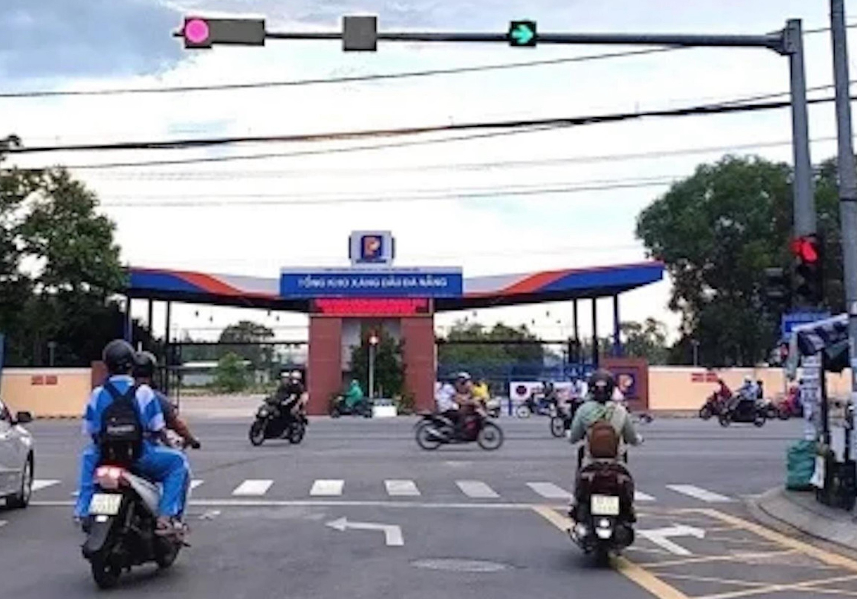 Vượt đèn đỏ có bị giữ xe? 