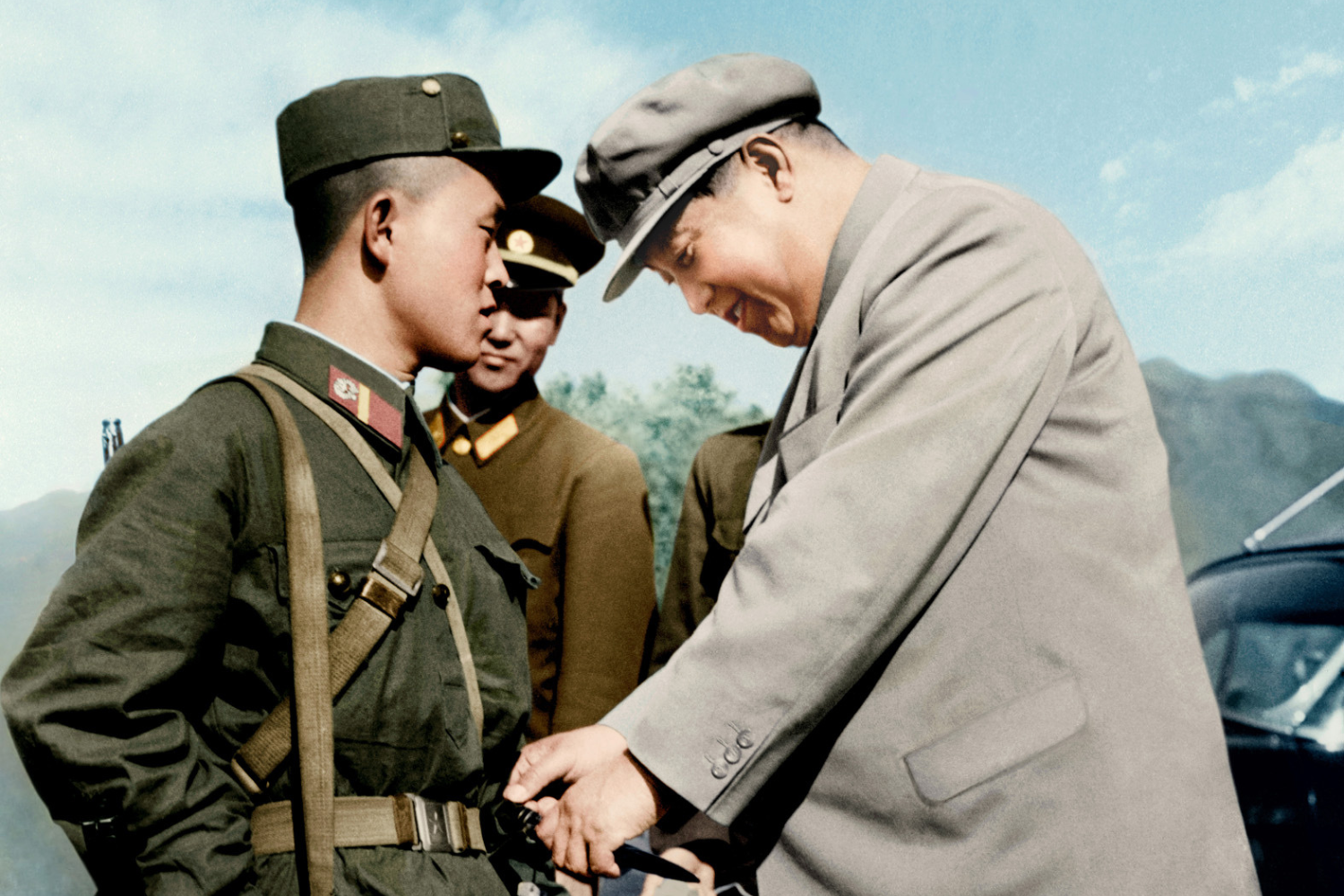 Hình ảnh Chủ tịch Kim Nhật Thành bên cạnh lực lượng Quân đội Triều Tiên