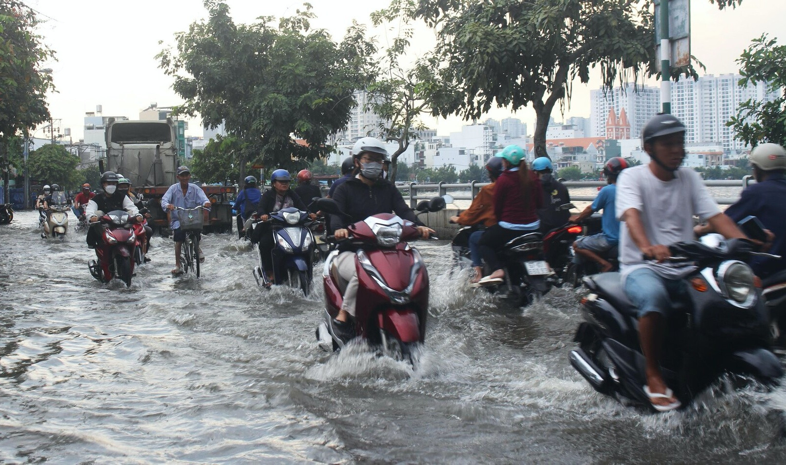 Triều cường TP.HCM sẽ đạt đỉnh vào ngày mai