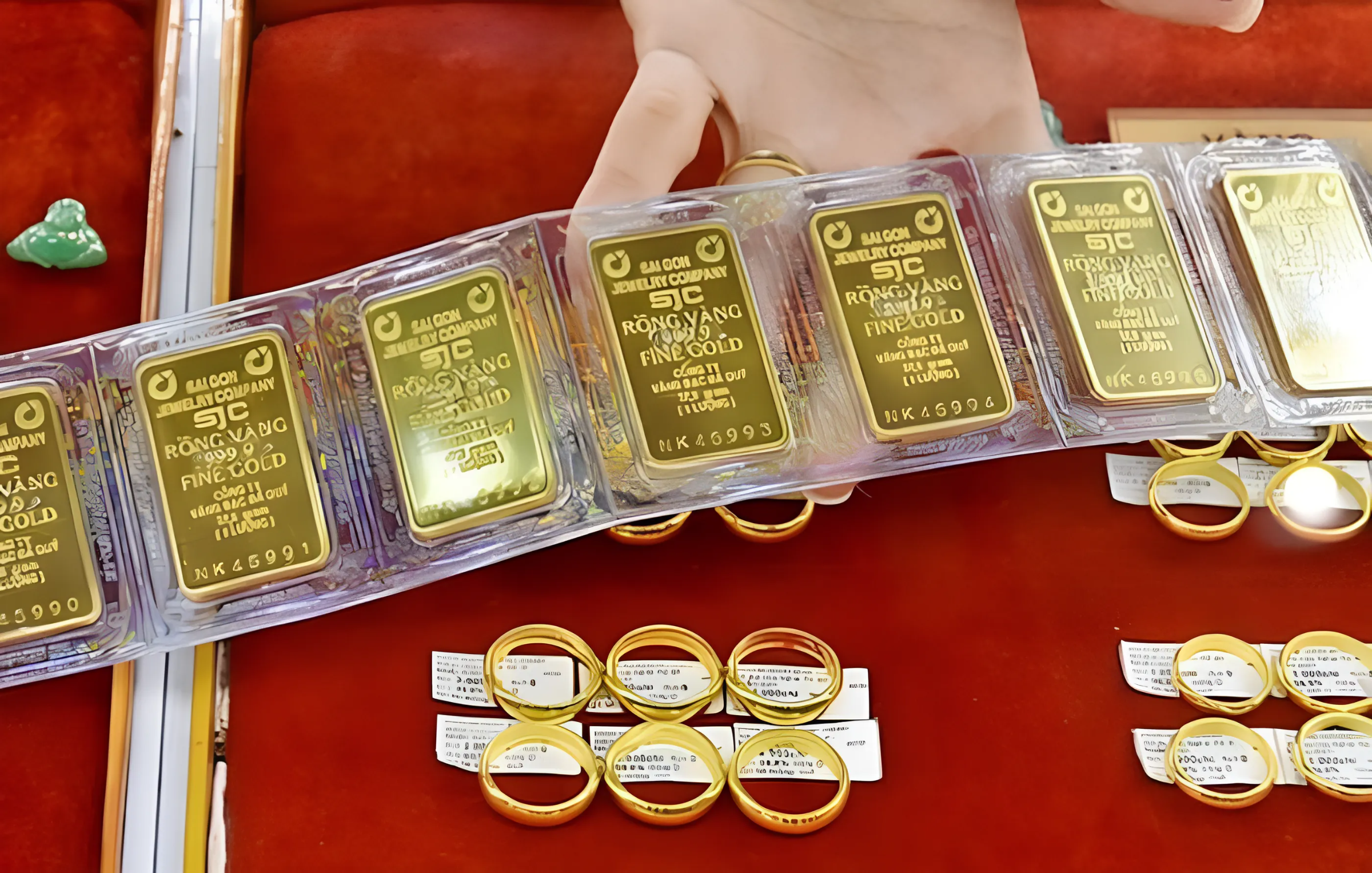 Vì sao giá vàng tăng dựng ngược khó tin? 