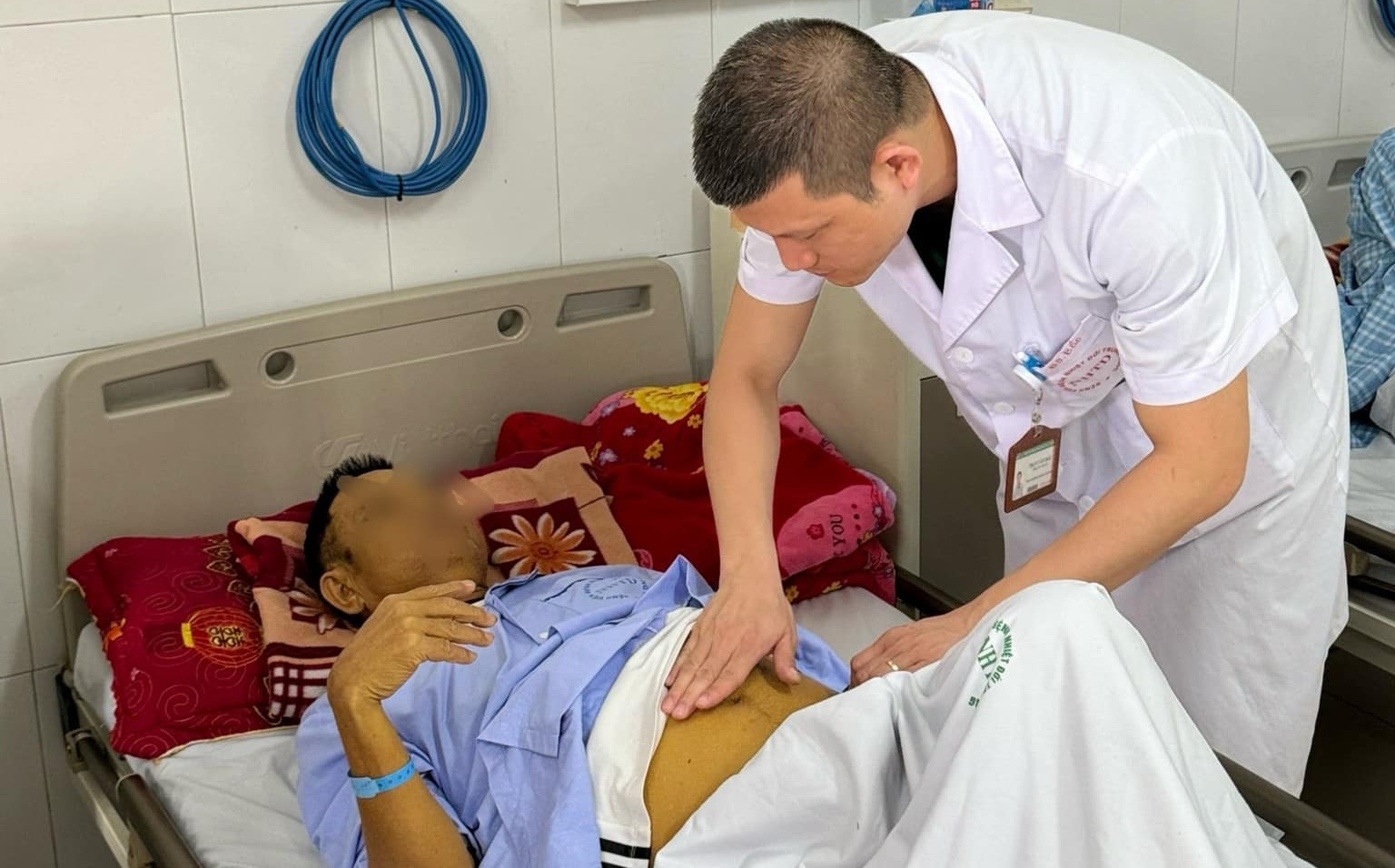 Suy gan do uống thuốc không rõ nguồn gốc