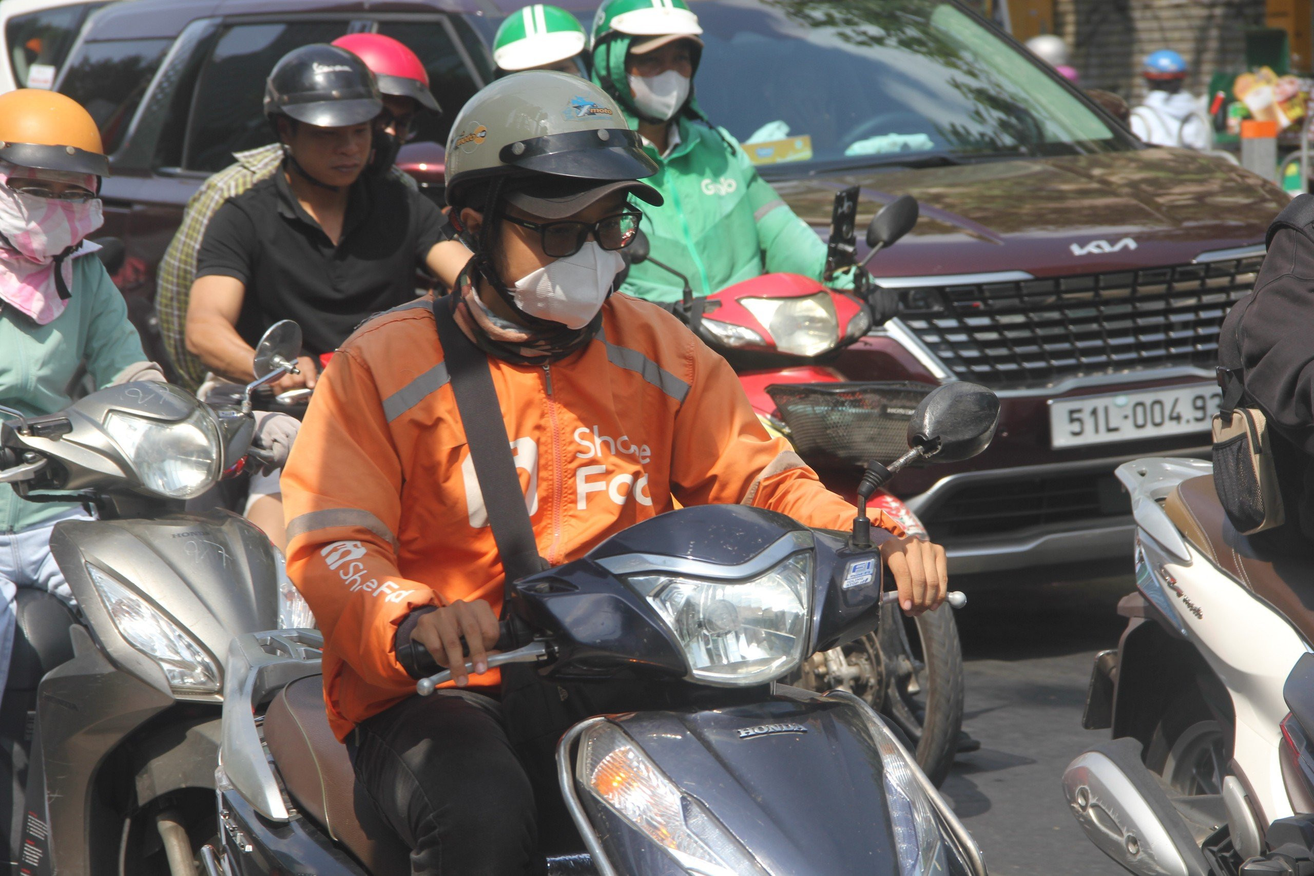 8 quận, huyện ở TP.HCM có thể có mưa vào chiều nay 19/4