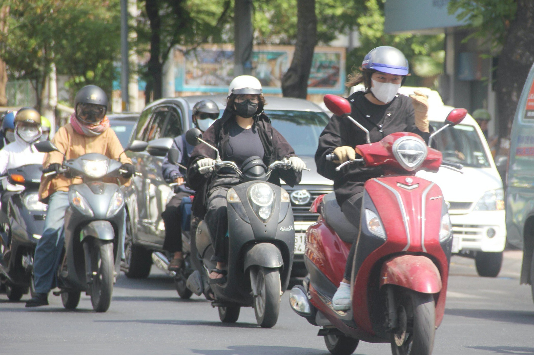 Dự báo thời tiết TP.HCM hôm nay 20/4: Ít mây, nắng nóng gay gắt