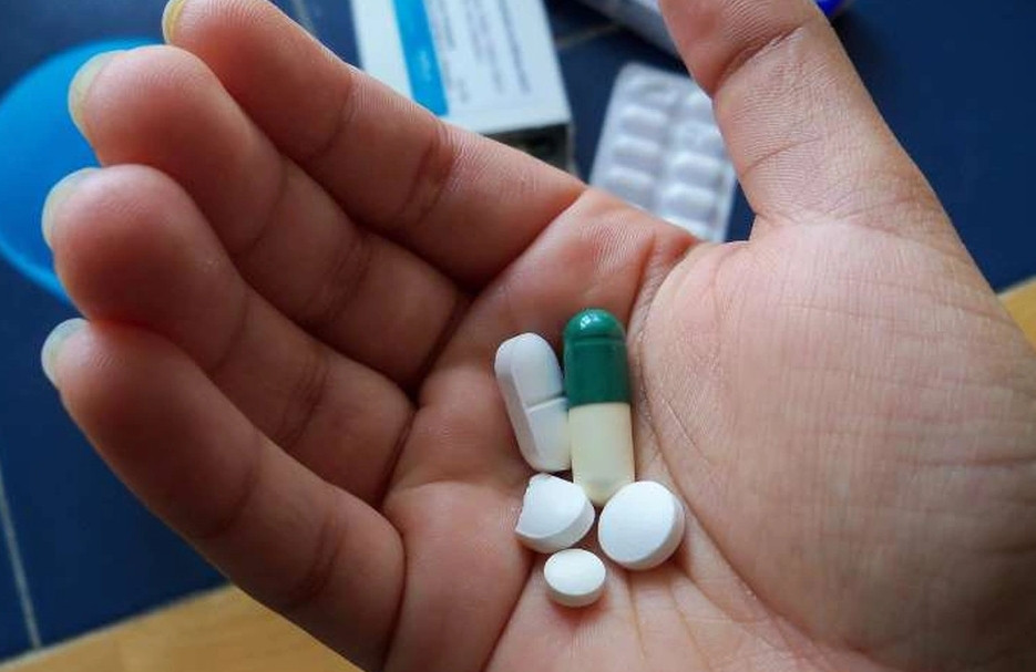 Tự ý dùng thuốc kháng sinh chữa bệnh, cụ bà bị viêm đại tràng