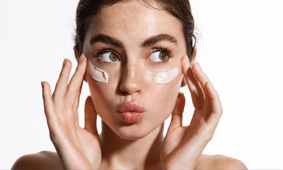 Sau khi bôi serum bao lâu thì dùng kem chống nắng?