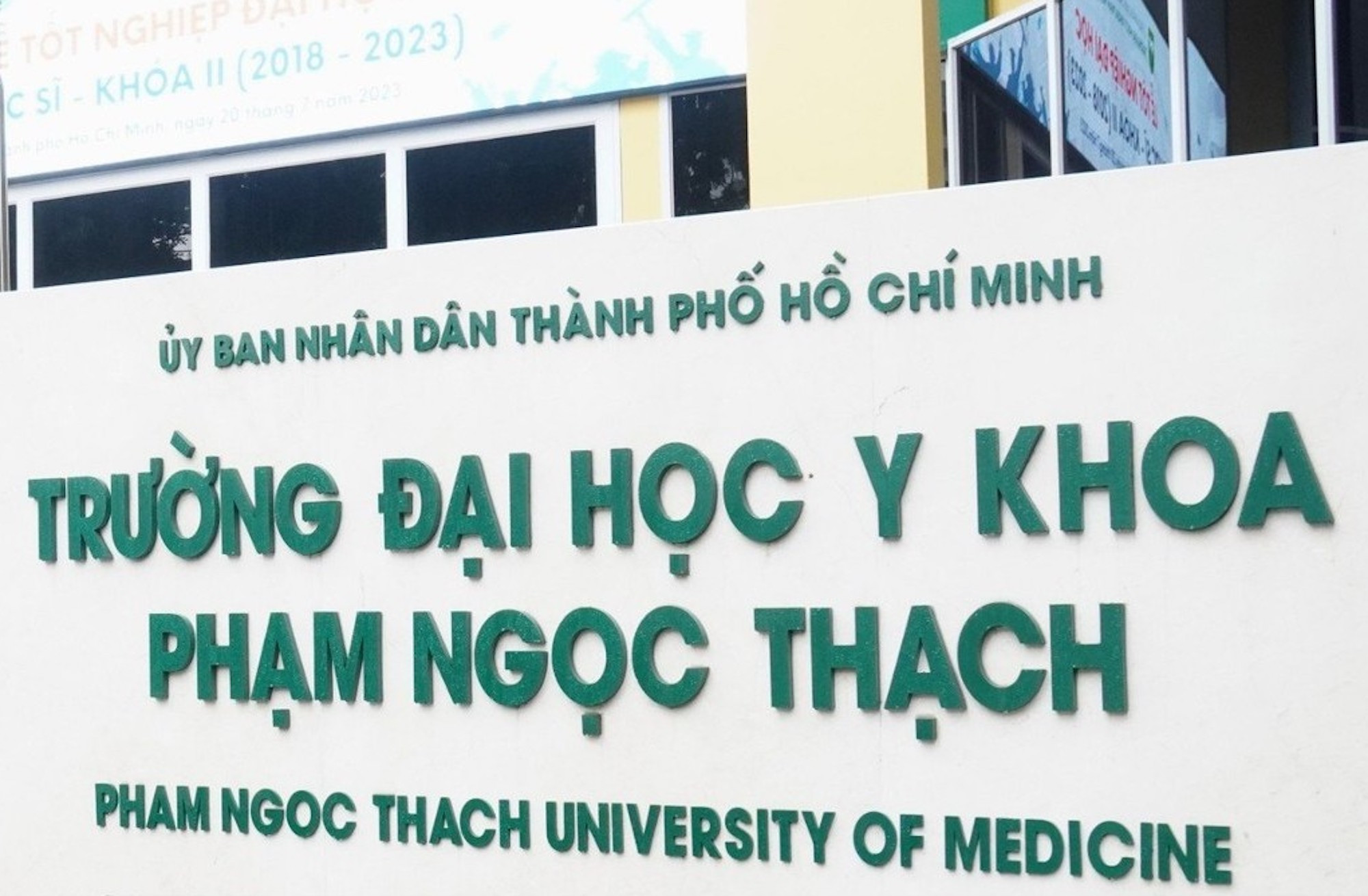 Một trường đại học y ở TP.HCM bất ngờ giảm học phí