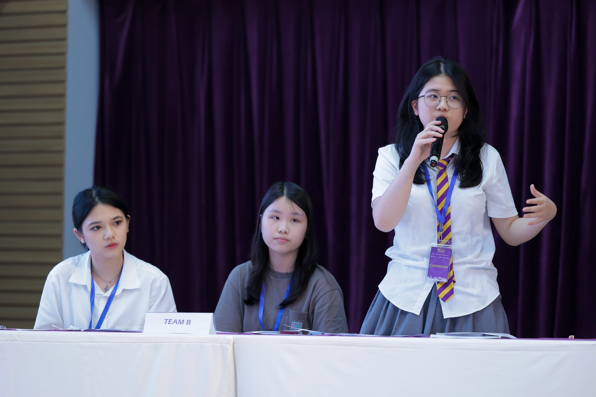 Học sinh Hà Nội thi tranh biện triết học bằng tiếng Anh 