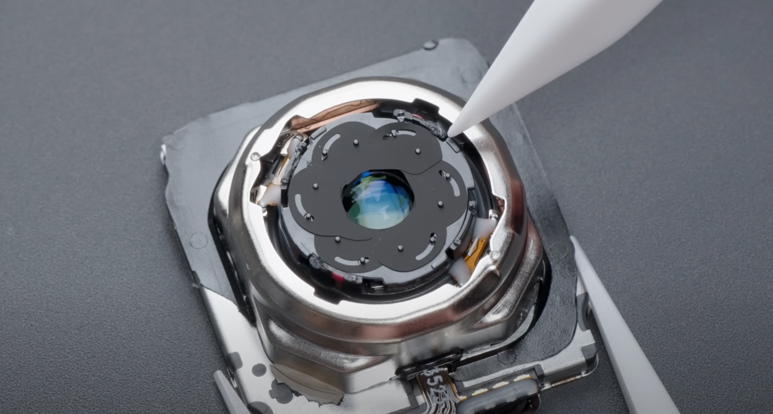 Giải phẫu cơ chế camera thu gọn 'cực độc' trên Huawei Pura 70