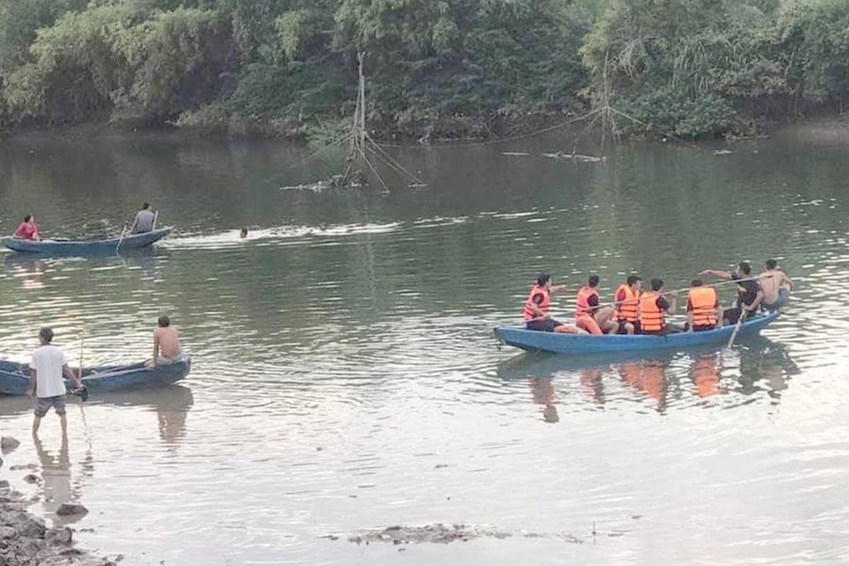 Lật thuyền ở Quảng Ninh, 4 người mất tích