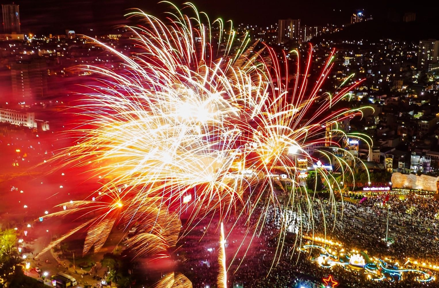 Nha Trang sẽ bắn pháo hoa tầm thấp 3 lần mỗi tuần từ 3/5