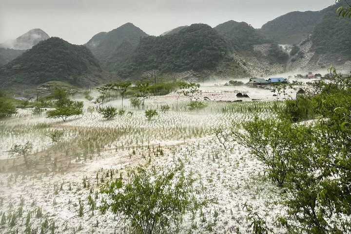 Dự báo tình hình dông lốc, mưa đá và nắng nóng gia tăng ở Bắc Bộ trong tháng 5