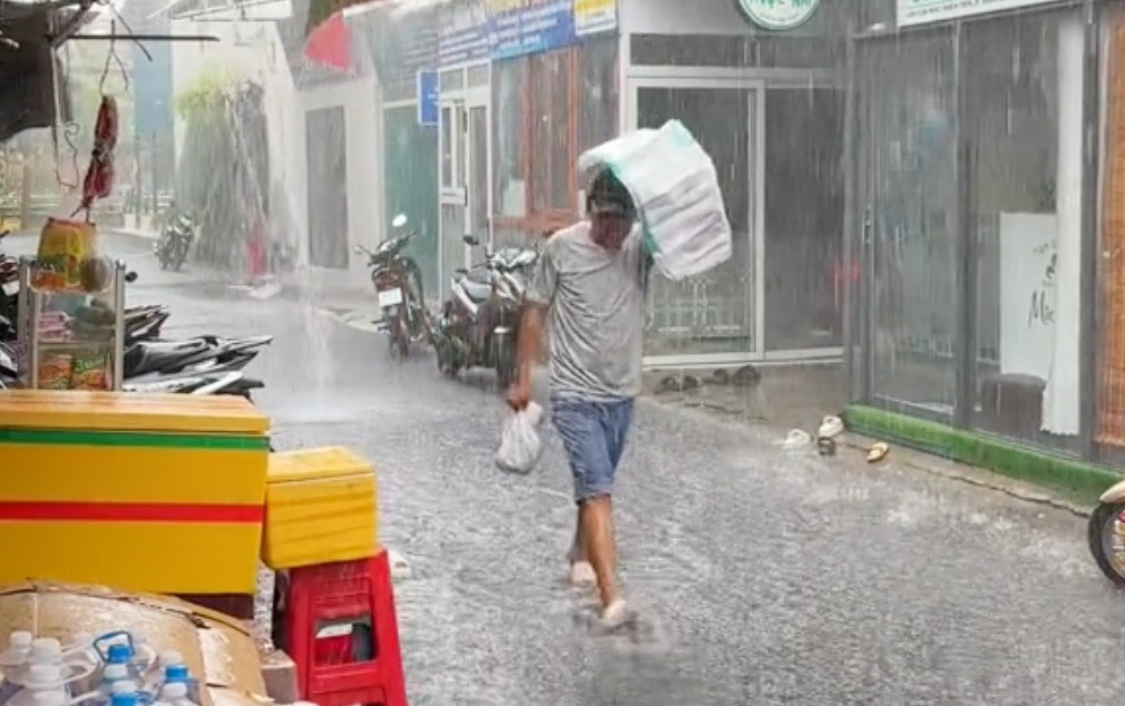 Mưa dông giải nhiệt miền Tây