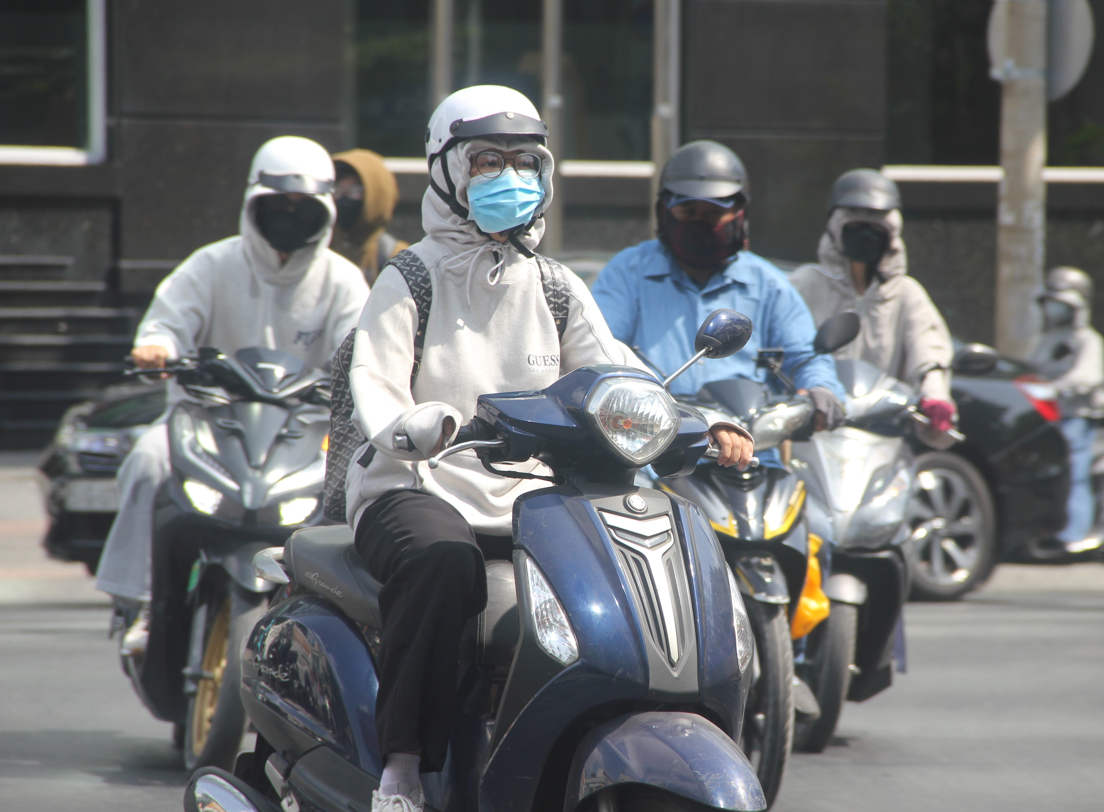 Thời tiết TP.HCM hôm nay 26/4: Nắng nóng gay gắt, nhiệt độ cao nhất 38 độ C