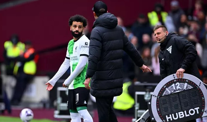 Mohamed Salah cãi nhau với Jurgen Klopp
