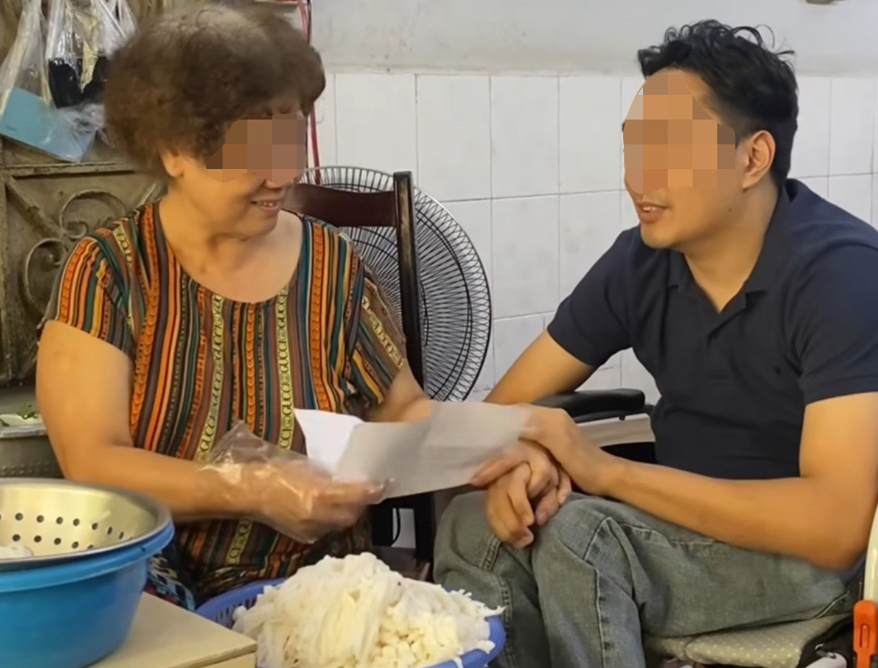 Nói dối bị đuổi khỏi quán phở vì ngồi xe lăn, TikToker bị phạt 5 triệu đồng