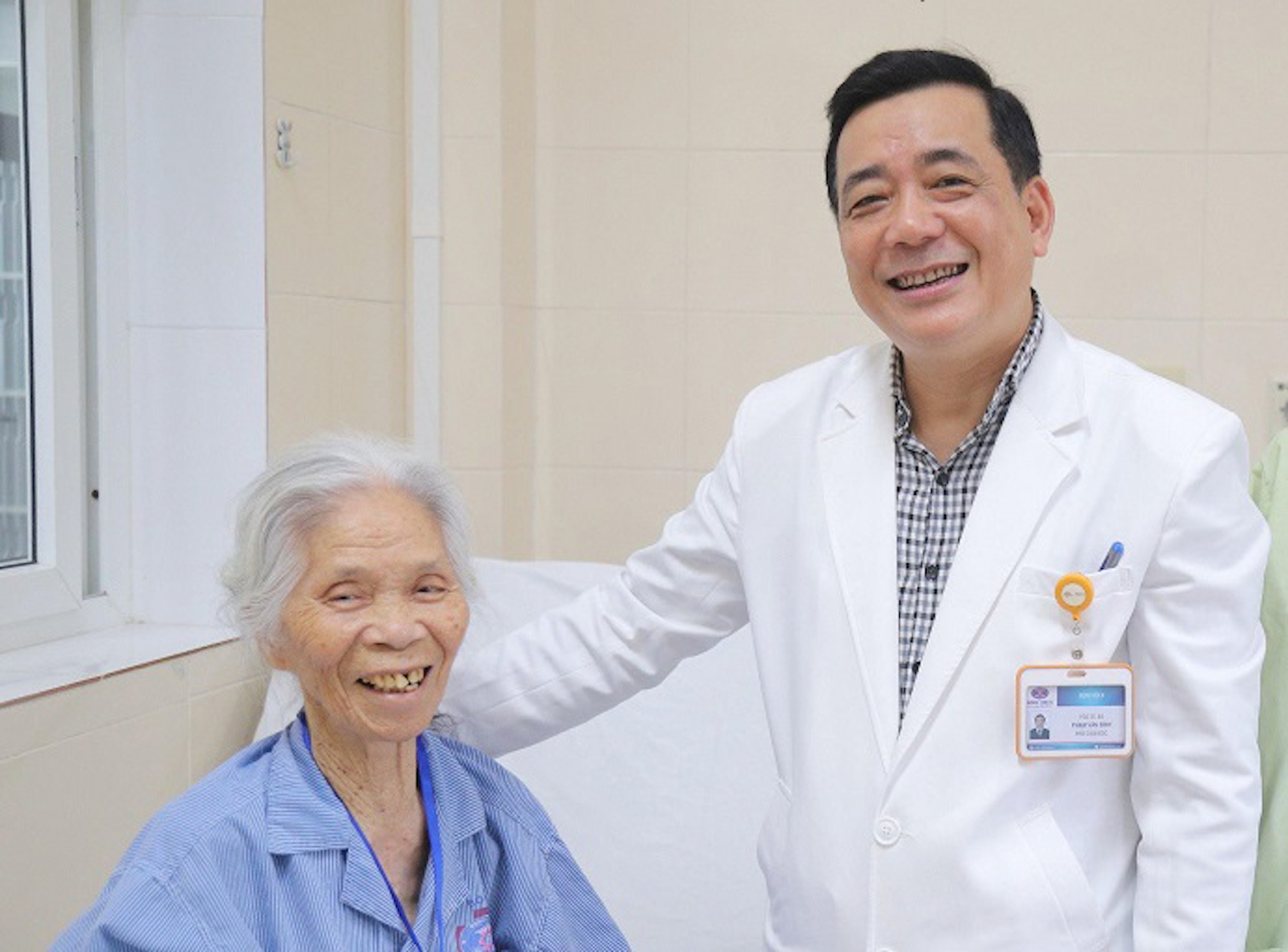 95 tuổi bình phục sau phẫu thuật ung thư và lời nhắn nhủ của Phó giám đốc BV K