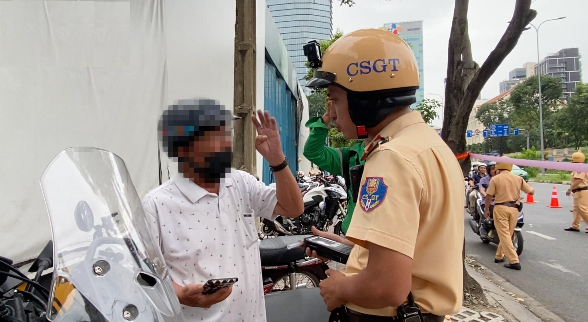 Gần 4.000 lái xe vi phạm nồng độ cồn bị xử lý trong ngày thứ hai nghỉ lễ