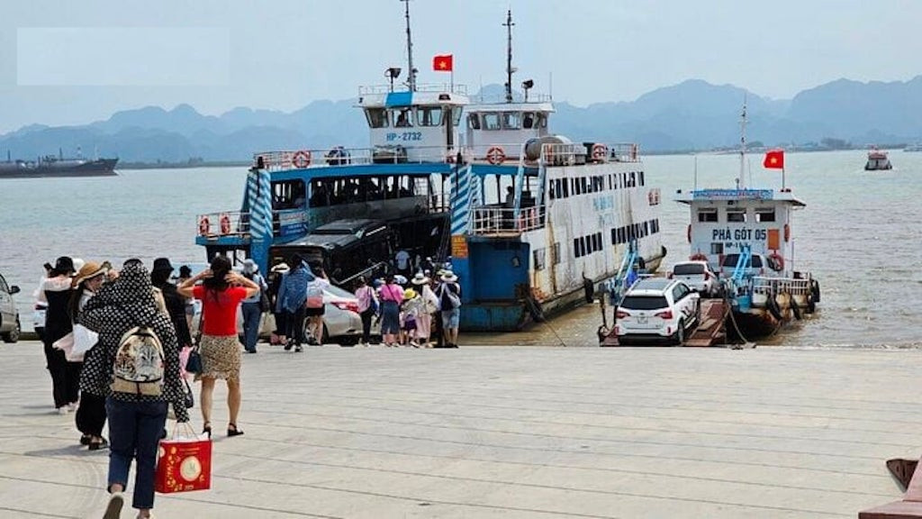 Bến phà ra đảo Cát Bà 'hạ nhiệt', không còn cảnh du khách phải chờ đợi 3-4 tiếng