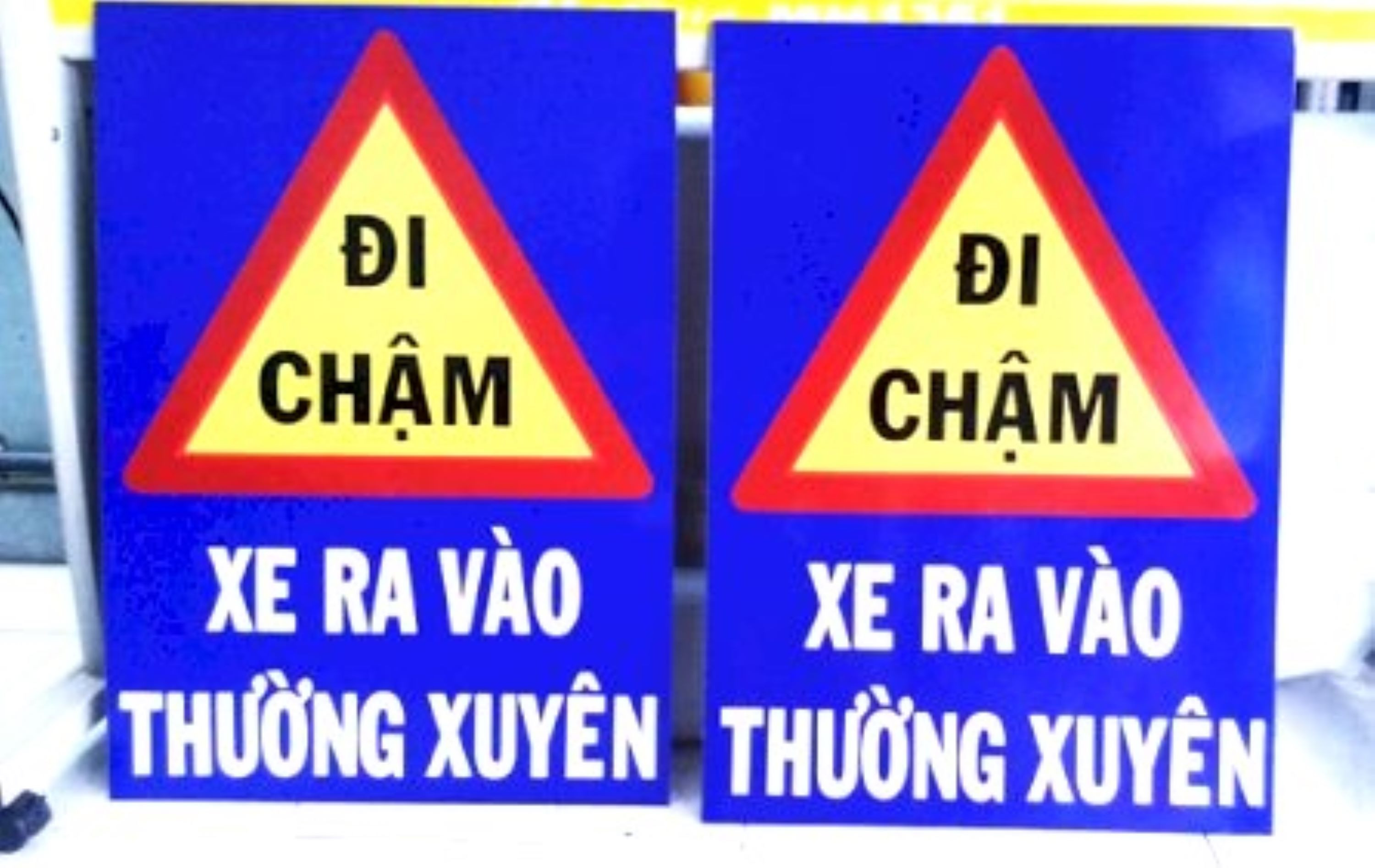 Biển báo xe ra vào thường xuyên