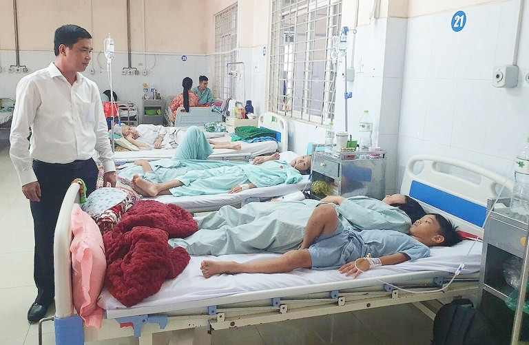 Hơn 300 người nghi ngộ độc do ăn bánh mì ở Đồng Nai: Bộ Y tế chỉ đạo khẩn