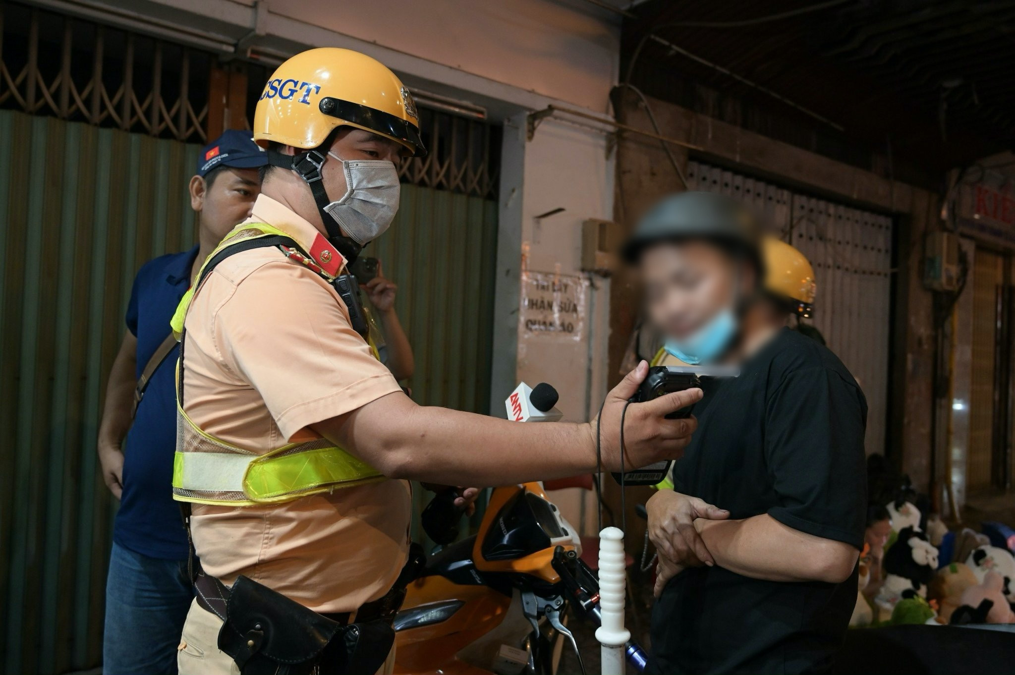 Đi chơi lễ uống quá chén, tài xế ở TP.HCM bị CSGT phạt kịch khung