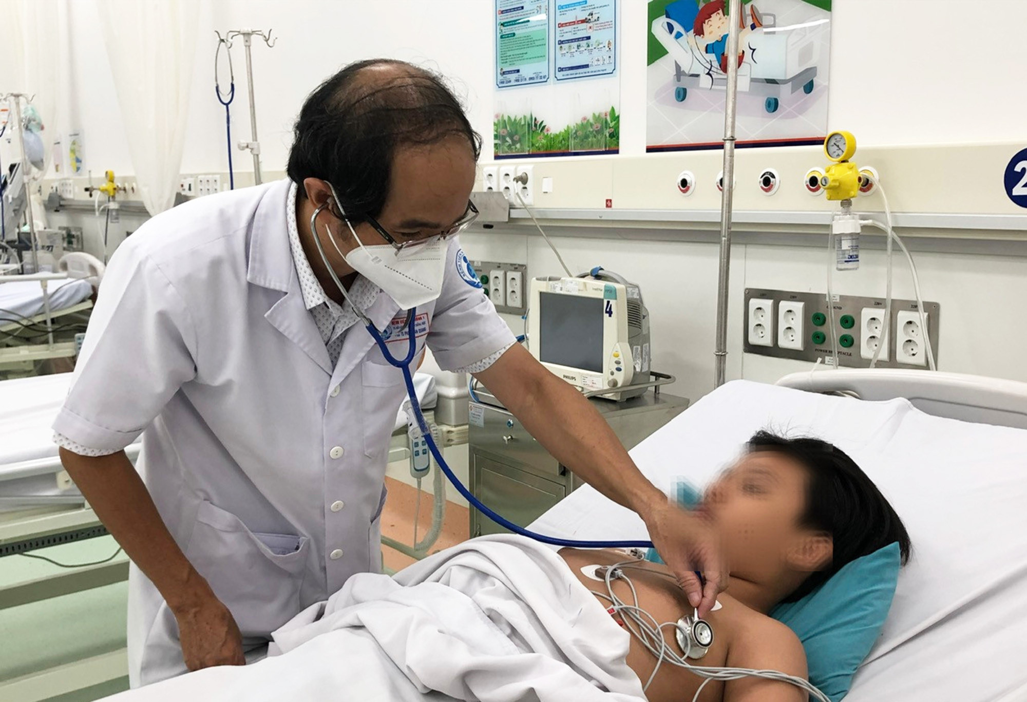 Vụ nghi ngộ độc bánh mì ở Đồng Nai: TP.HCM chi viện chữa trị các ca nặng