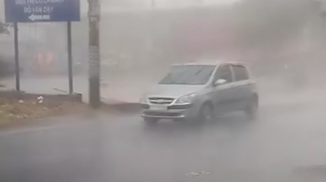 TP.HCM: TP Thủ Đức, Hóc Môn mưa trắng trời