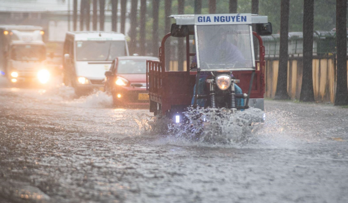 Cảnh báo dông sét, mưa đá ở Nam Bộ trong tối nay 3/5