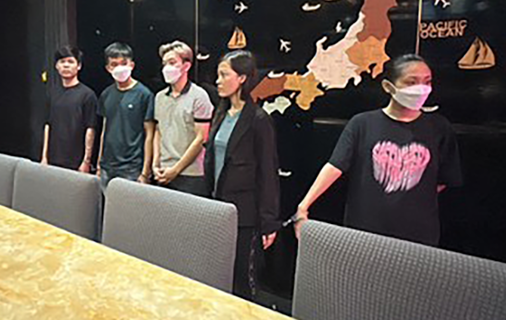 Khởi tố chủ và nhân viên nhà hàng ở TP.HCM lột quần áo khách, ép thanh toán tiền