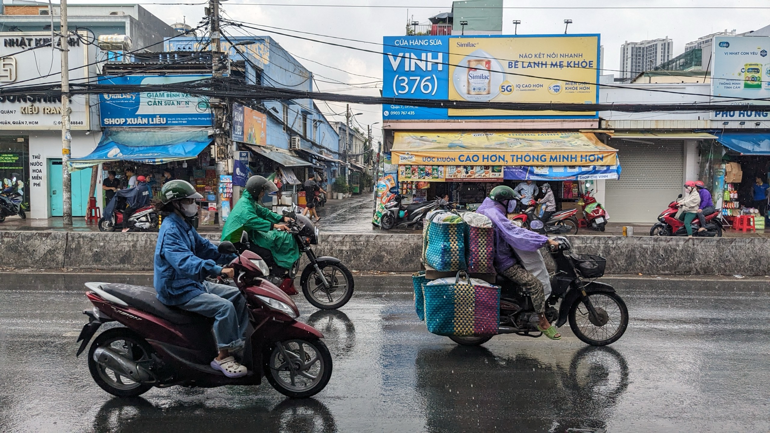 Cảnh báo dông lốc và mưa lớn cục bộ ở TP.HCM tối nay 7/5