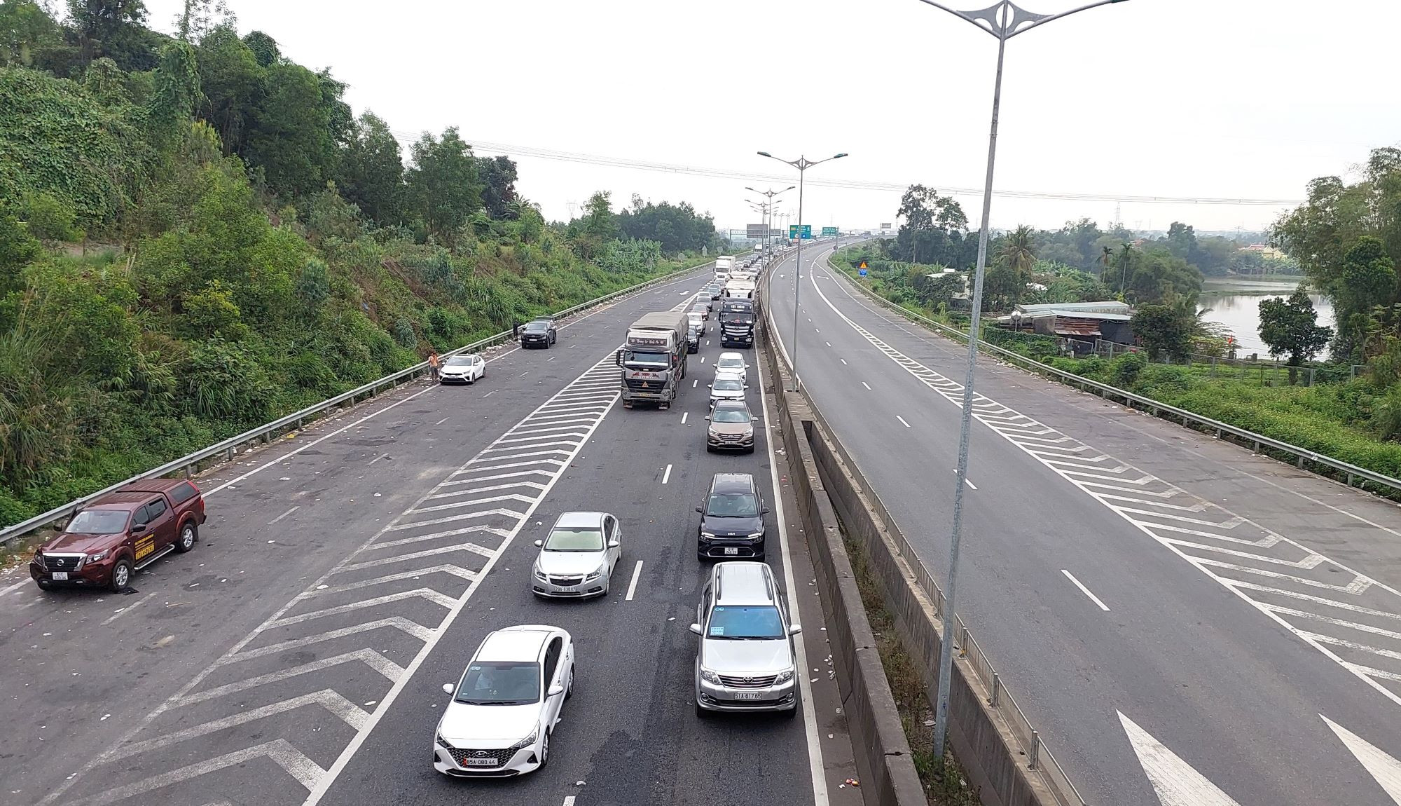 Hỏng xe giữa cao tốc đặt vật cảnh báo cách bao xa?