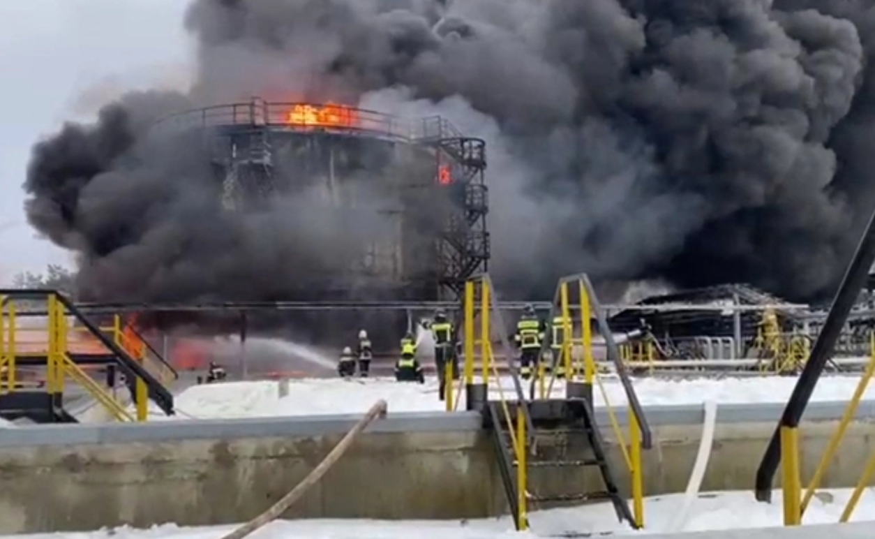 Ukraine tập kích kho dầu ở Lugansk