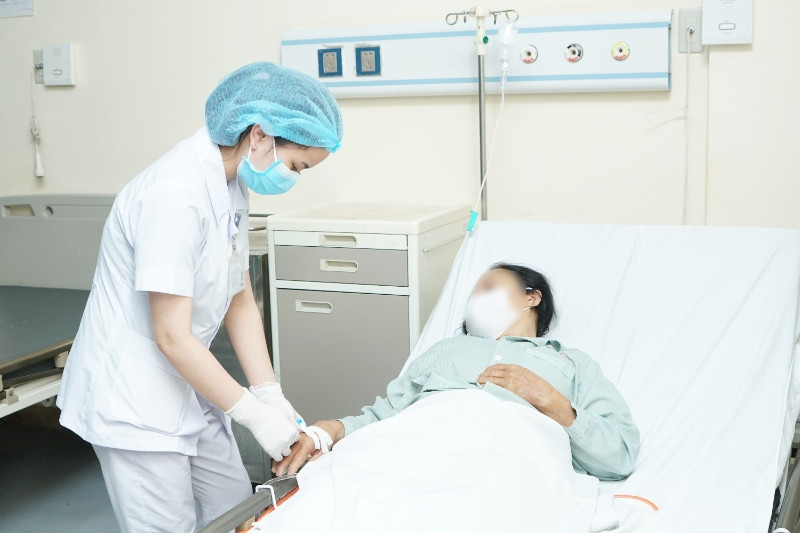 Đóng bỉm suốt 32 năm vì bệnh khó nói