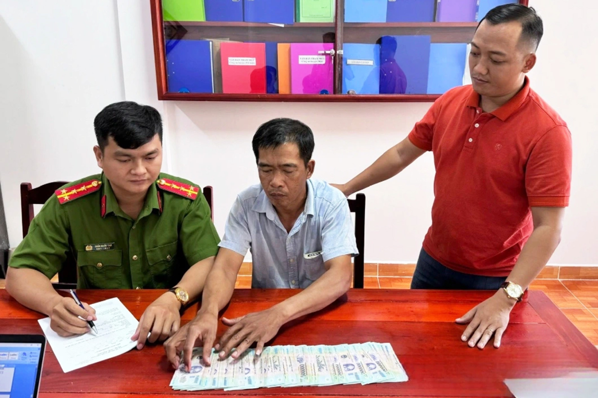 Bắt Cựu Chủ tịch xã ở Phú Quốc: 3 quản lý rừng đầu thú, nộp lại tiền nhận hối lộ