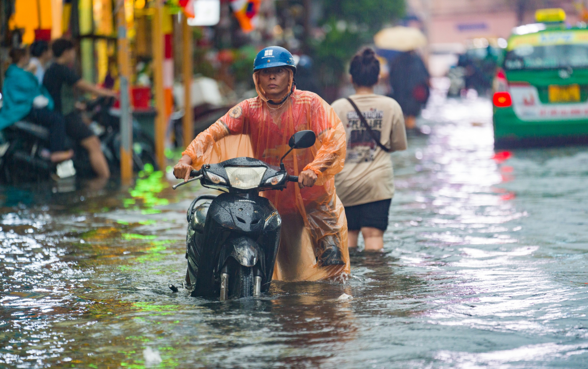 Điểm tên 13 tuyến đường ở TP.HCM 'cứ mưa là ngập'