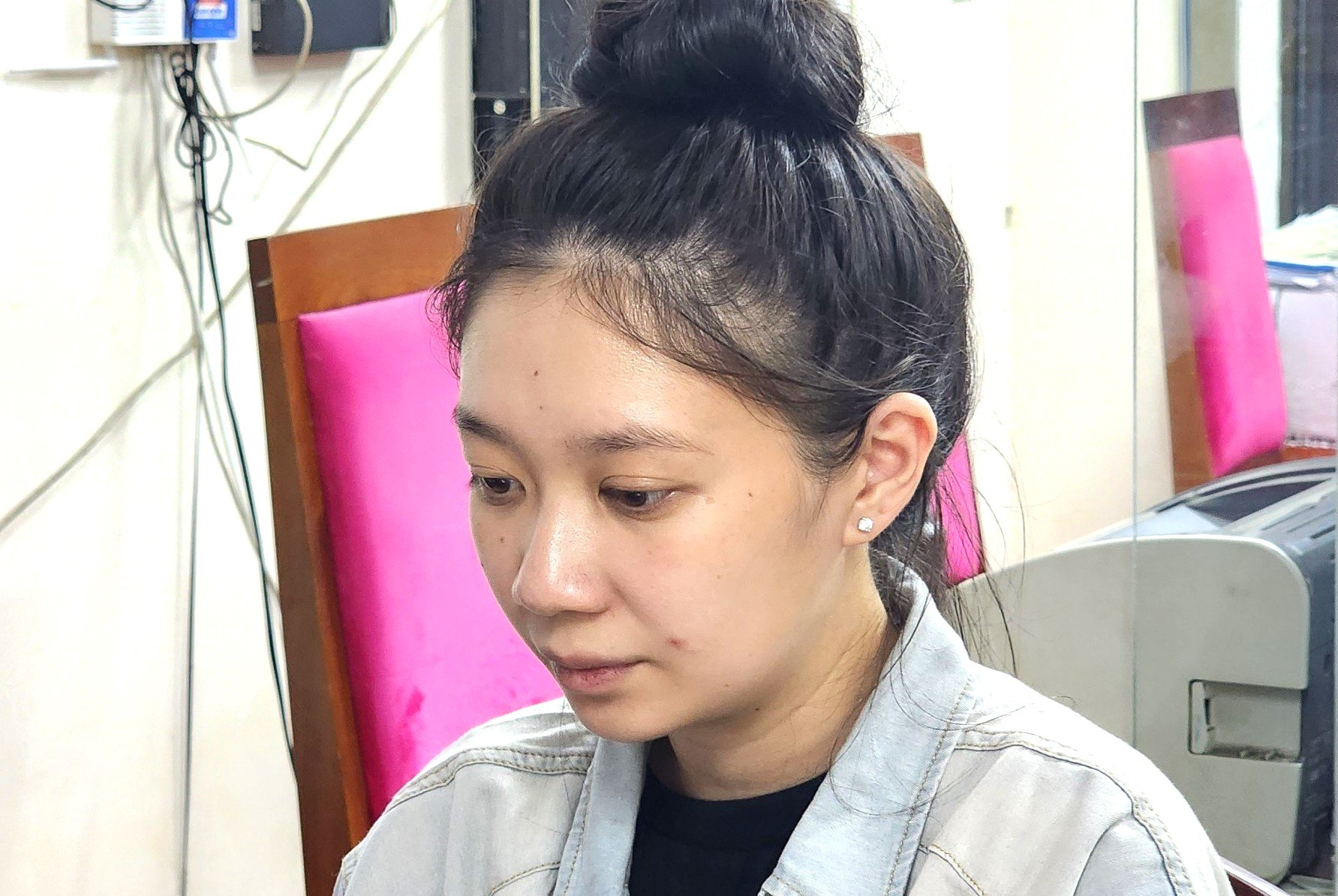 Cô gái dùng ‘độc chiêu’ chiếm đoạt vàng để trả nợ