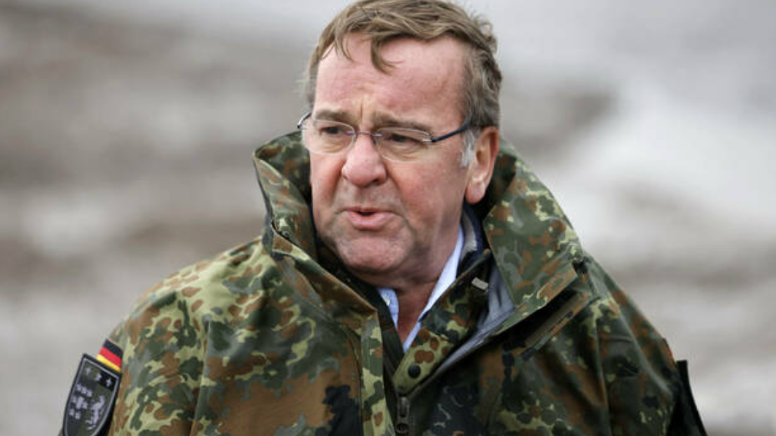 Đức giao phần lớn quyền chỉ huy quân đội cho NATO