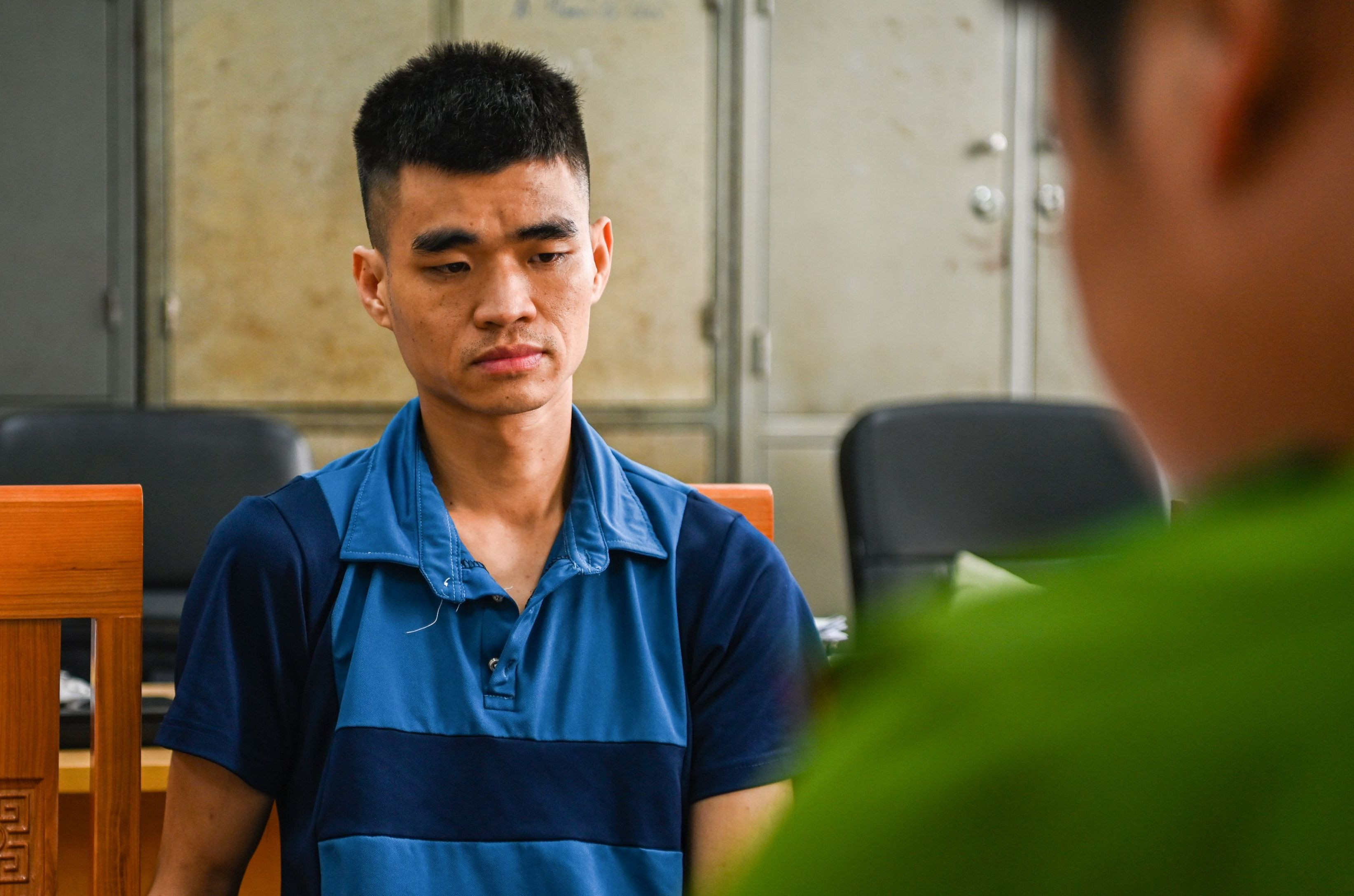 Hẹn mua ô tô rồi lái xe bỏ chạy: Nghi phạm trốn trong thùng nhựa suốt 4 tiếng