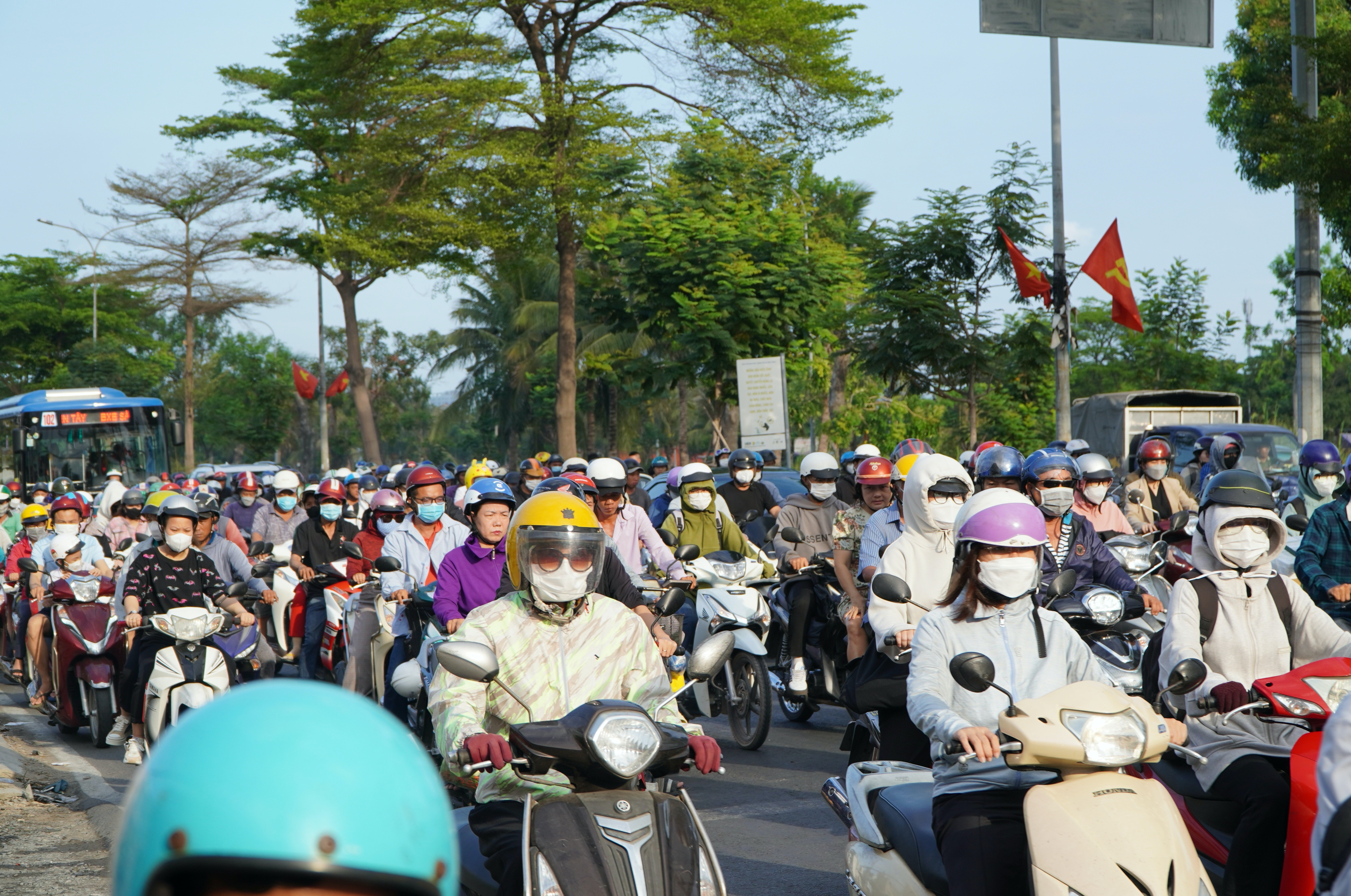 Dự báo thời tiết TP.HCM hôm nay 13/5: Nắng nóng, chiều tối có mưa rào