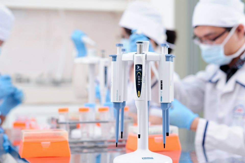 Thấy em gái không giống bố, chị âm thầm xét nghiệm ADN và nhận cái kết bất ngờ