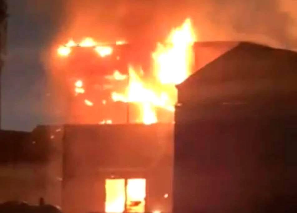 Hà Nội: Cháy ở ngôi nhà 3 tầng trên phố Vũ Tông Phan, nghi do chập điện