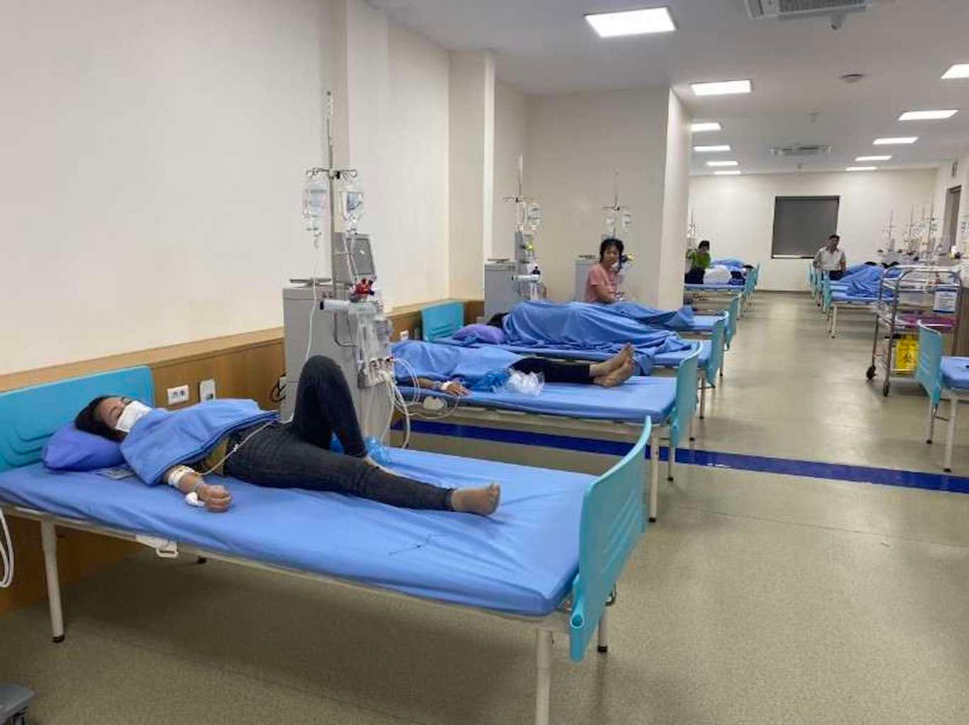 363 công nhân nghi ngộ độc ở Vĩnh Phúc: Đề nghị đình chỉ hoạt động bếp ăn